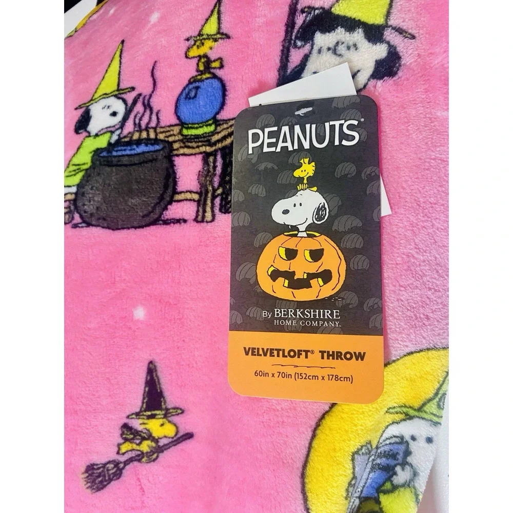 Peanuts Snoppy Woodstock Pink Halloween Witch Pumpkin VelvetLoft 60 x 70 Blanket